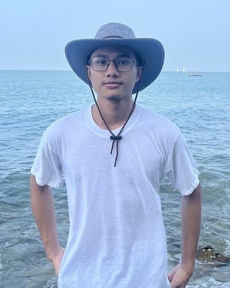 Noel Paing Oak Soe by the sea